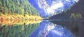 镜海2010年海拔2390米平均水深11米最深处24.3米面积19万平方米