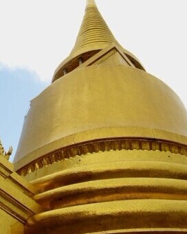 用纯金贴制而成de乐达纳舍利塔大皇宫(Grand Palace)_曼谷